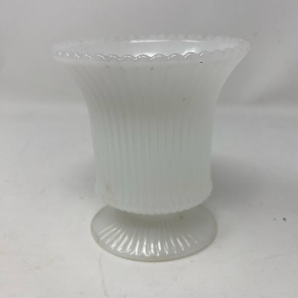 Milk glass vase oval pedestal EO Brody vintage Made in USA 5” - Picture 2 of 8